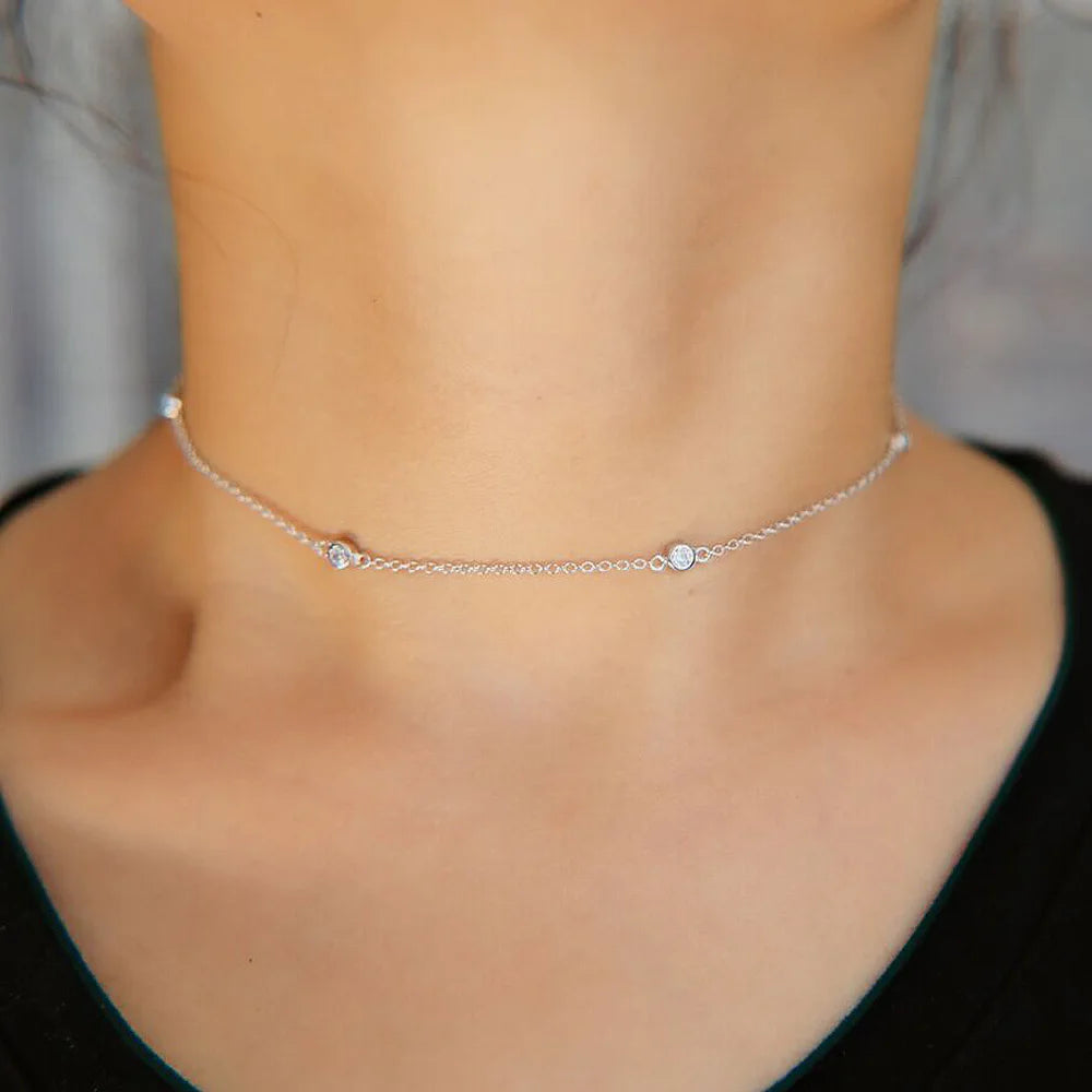 Elegante collar tipo gargantilla con circonitas cúbicas en plata de ley 925: joyería minimalista para mujer