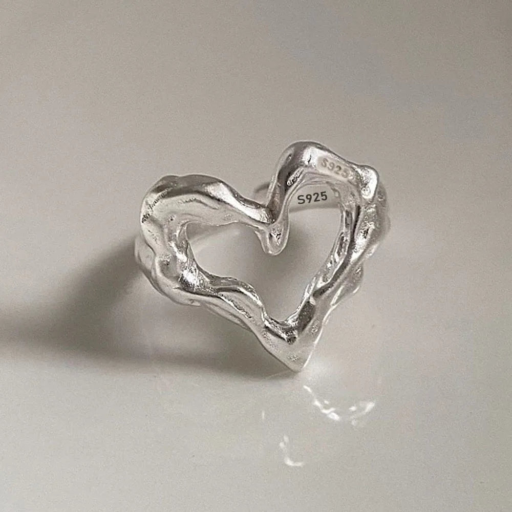 Anillo minimalista de corazón en plata de ley 925: joyería hecha a mano para mujeres y hombres