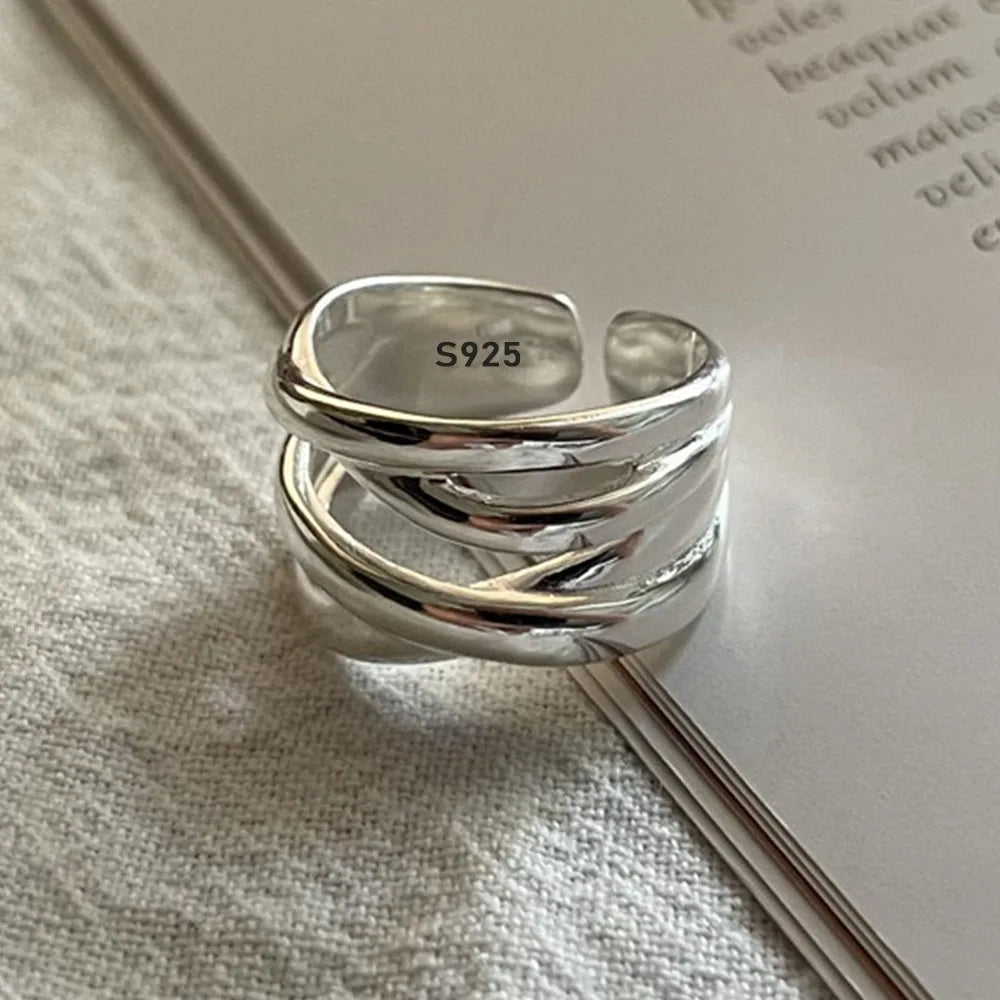 Anillo de cóctel minimalista en plata de ley 925: elegante, atemporal e hipoalergénico