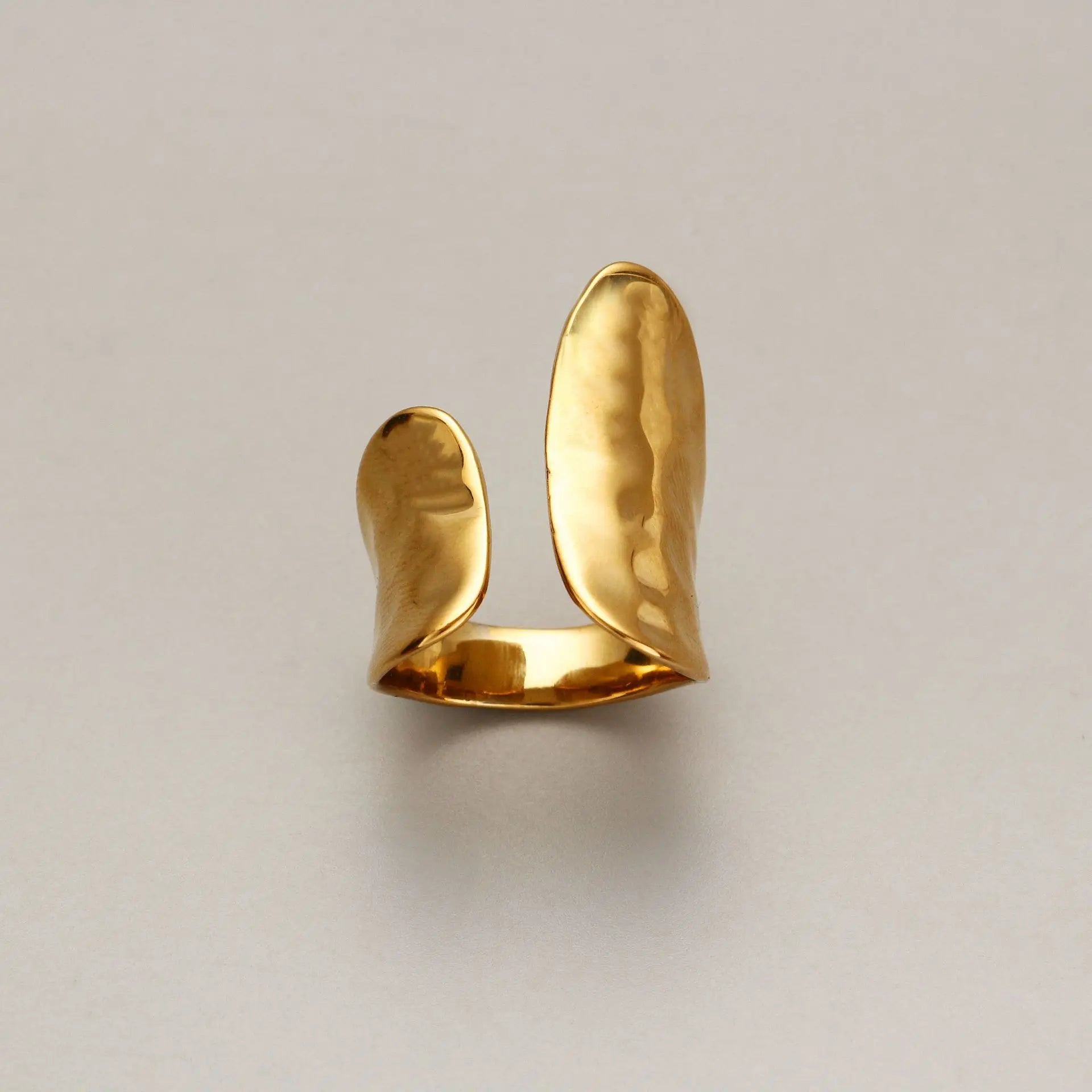 Anillo geométrico minimalista en tono dorado: joyería vintage de moda