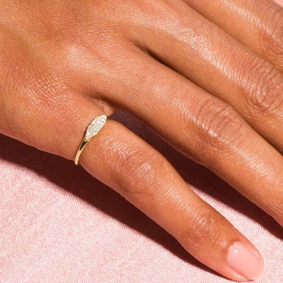 Anillo de circonitas micropavé brillantes ZAKOL: joyería estética de moda para mujeres