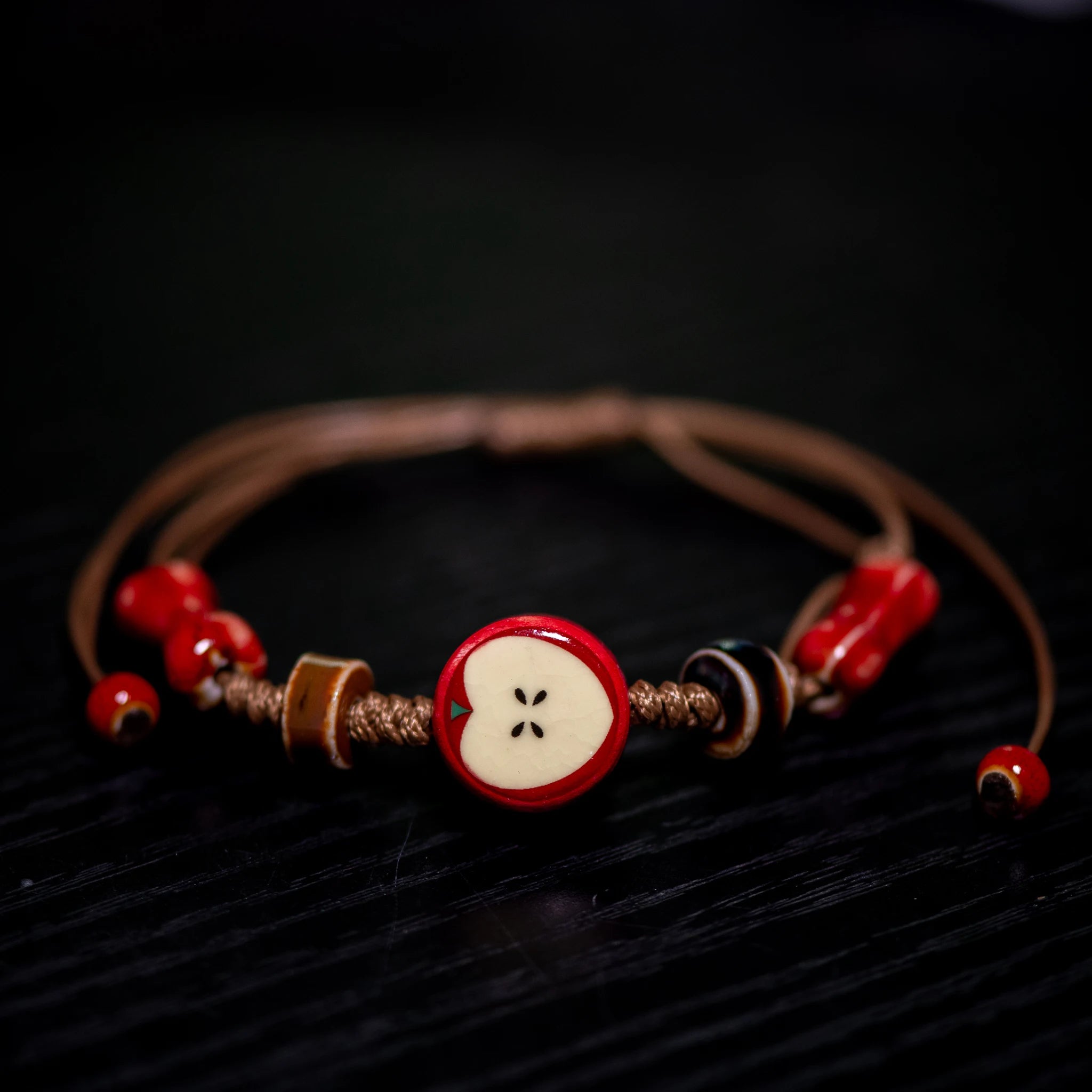 Pulsera de manzana de cerámica hecha a mano: cadena de cuerda ajustable para mujer