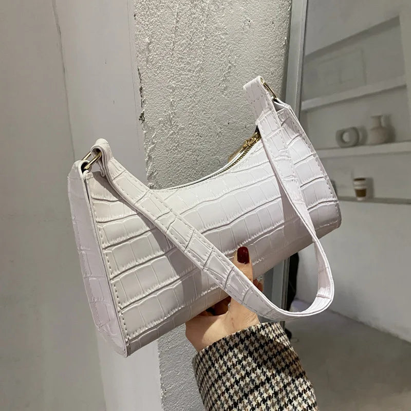 Fashionable Half Moon Shaped PU Handbag with Zipper Closure – Versatile and Stylish Women's Bag