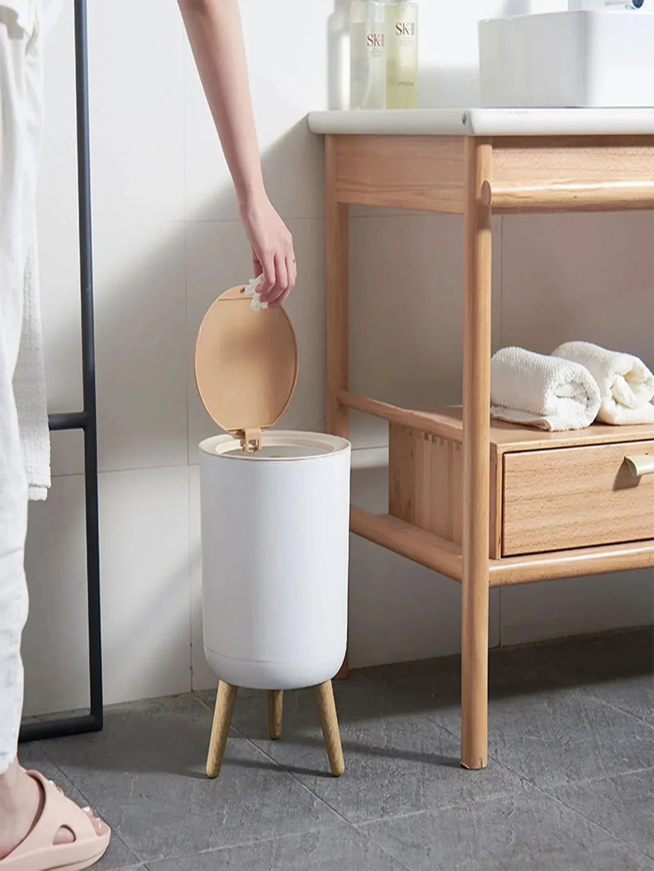 Wood Grain Press-Lid Trash Can – Stylish & Hands-Free Waste Bin