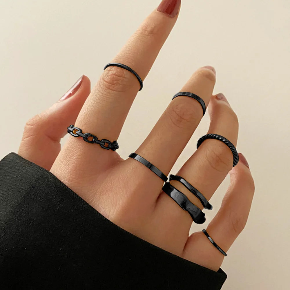 Anillos de metal geométricos minimalistas y punk: joyería de moda en oro y negro para mujeres