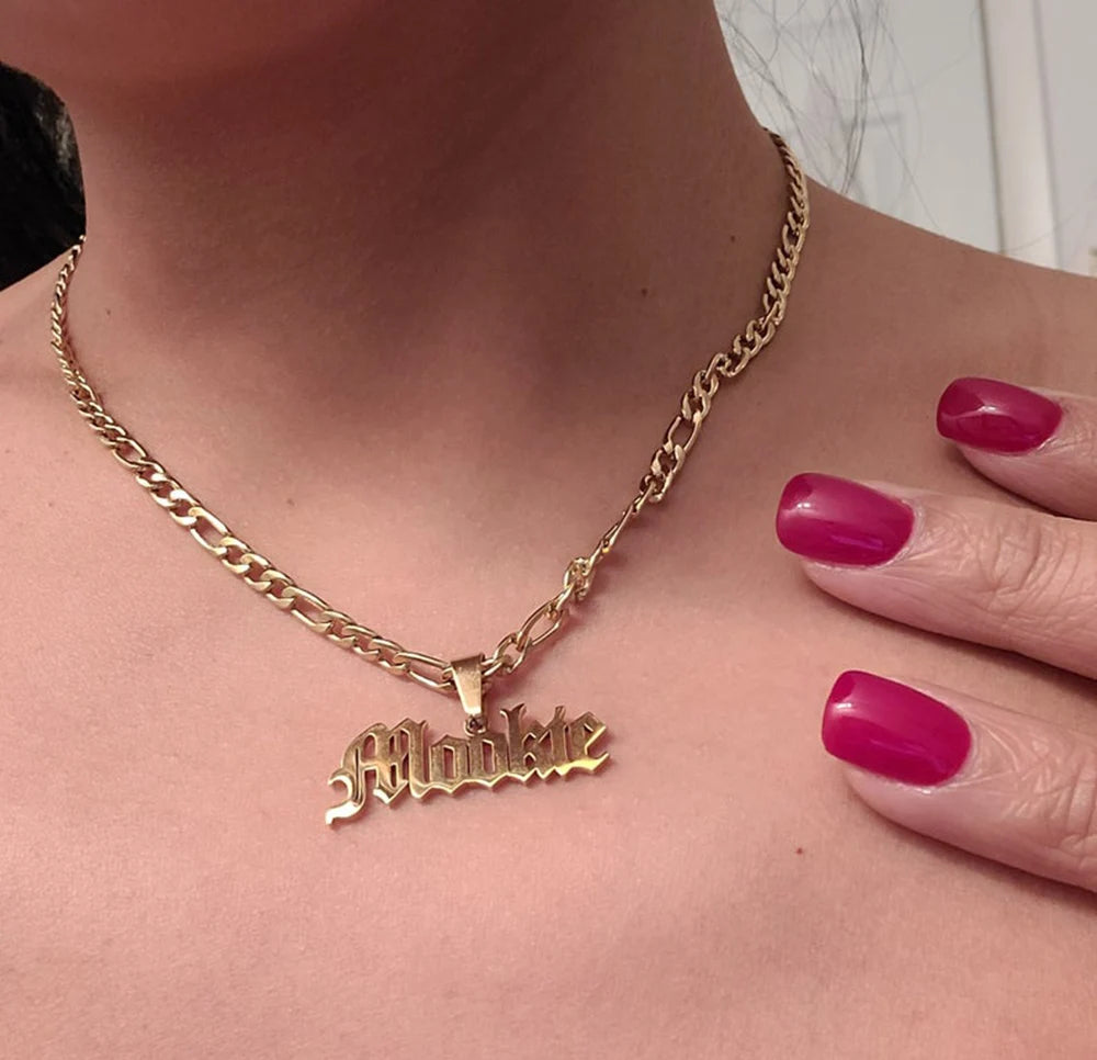 Collar con nombre personalizado: colgante de acero inoxidable personalizado con cadena Figaro de moda