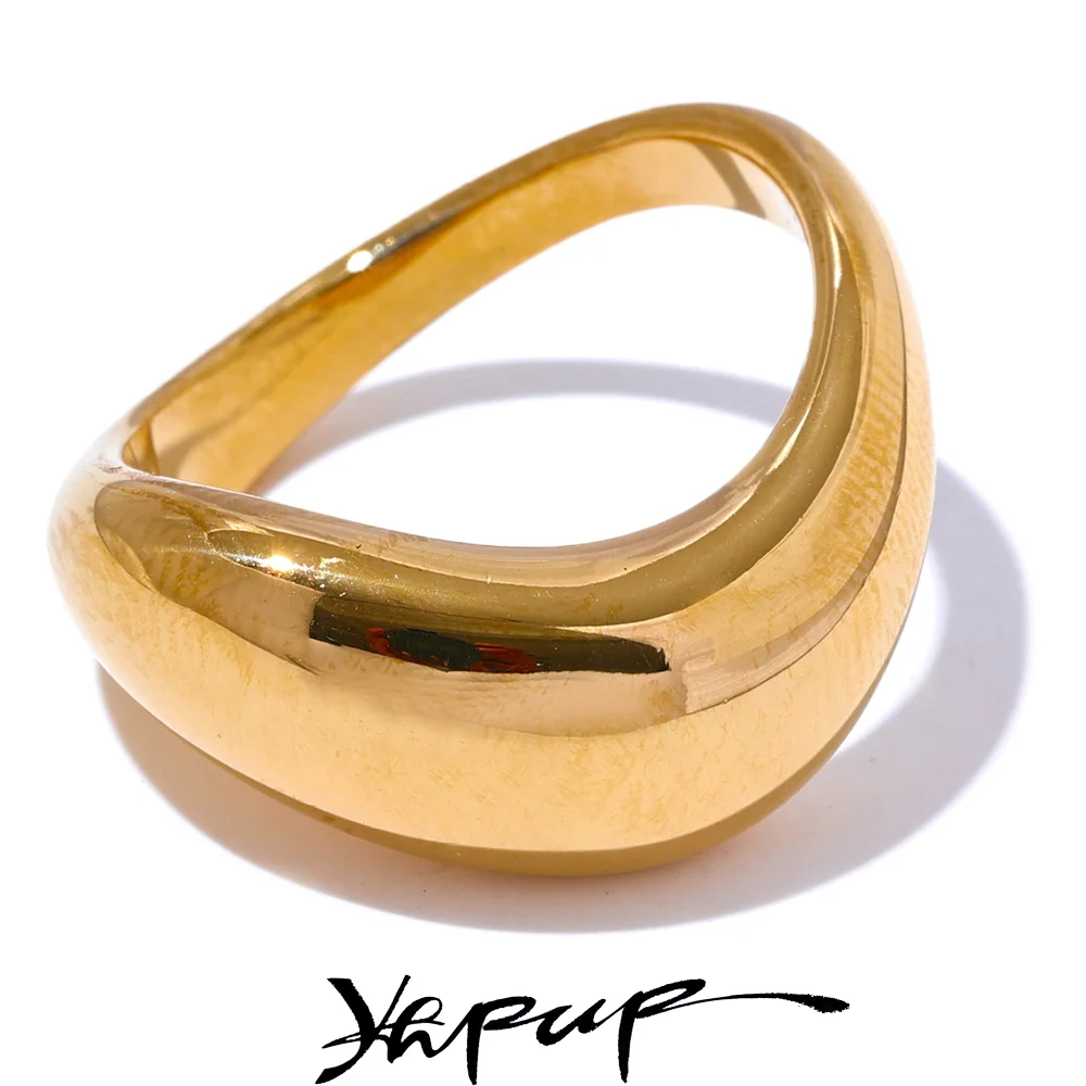 Anillo geométrico minimalista de acero inoxidable bañado en oro de 18 quilates: resistente al agua y elegante