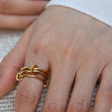 Anillo de múltiples capas con forma de bucle de EBbelle: acero inoxidable chapado en oro de 18 quilates, joyería hipoalergénica y que no se deslustra para mujeres