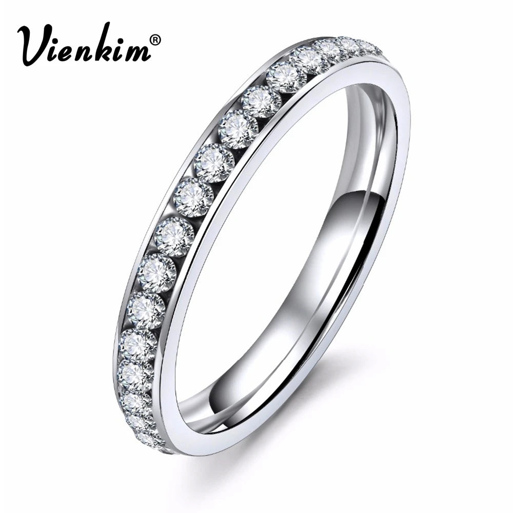 Silver Crystal Wedding Band – Elegant CZ Stone Ring for Women
