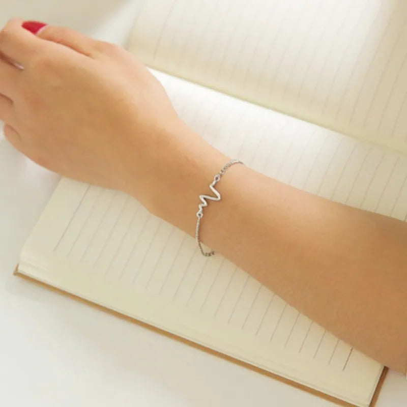 Adjustable Arrow Cuff Bracelet – Trendy Statement Jewelry for Women