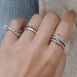 Anillo de múltiples capas con forma de bucle de EBbelle: acero inoxidable chapado en oro de 18 quilates, joyería hipoalergénica y que no se deslustra para mujeres
