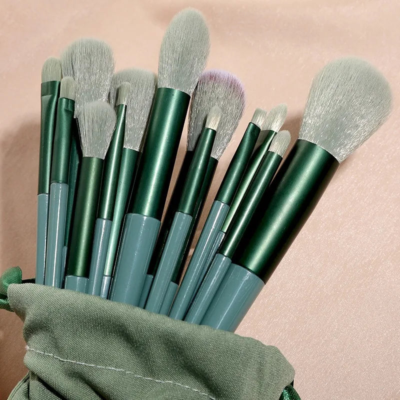 Juego de 13 brochas de maquillaje profesionales con cerdas sintéticas suaves y estuche de viaje