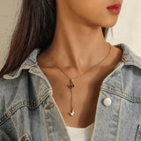 Collar de mariposa vintage multicapa: elegante gargantilla de acero inoxidable para mujer