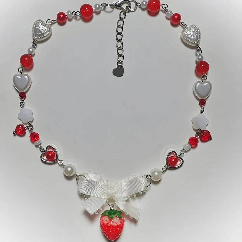 🍓💖 Nuevo collar con colgante de fresa y corazón de amor a la moda: joyas dulces y elegantes para mujeres 💖🍓