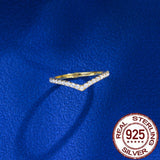 Anillo apilable en forma de V de plata esterlina 925 de CWWZircons: chapado en oro, circonita cúbica brillante, regalo de joyería fina para mujeres