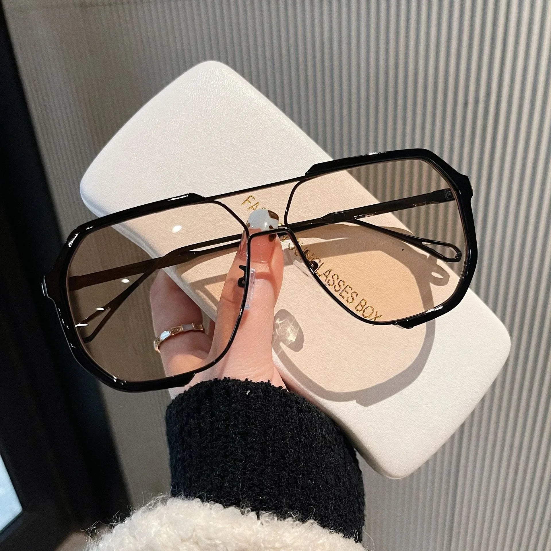 Oversized Square Polarized Sunglasses – Stylish Eye Protection for Any Occasion