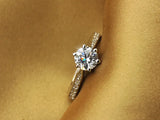 Anillo de compromiso de lujo de seis garras en plata de ley 925: elegante joyería con diamantes de imitación