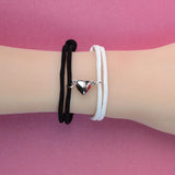 Pulsera ajustable de aleación de zinc con dijes: joyas elegantes y modernas para mujeres