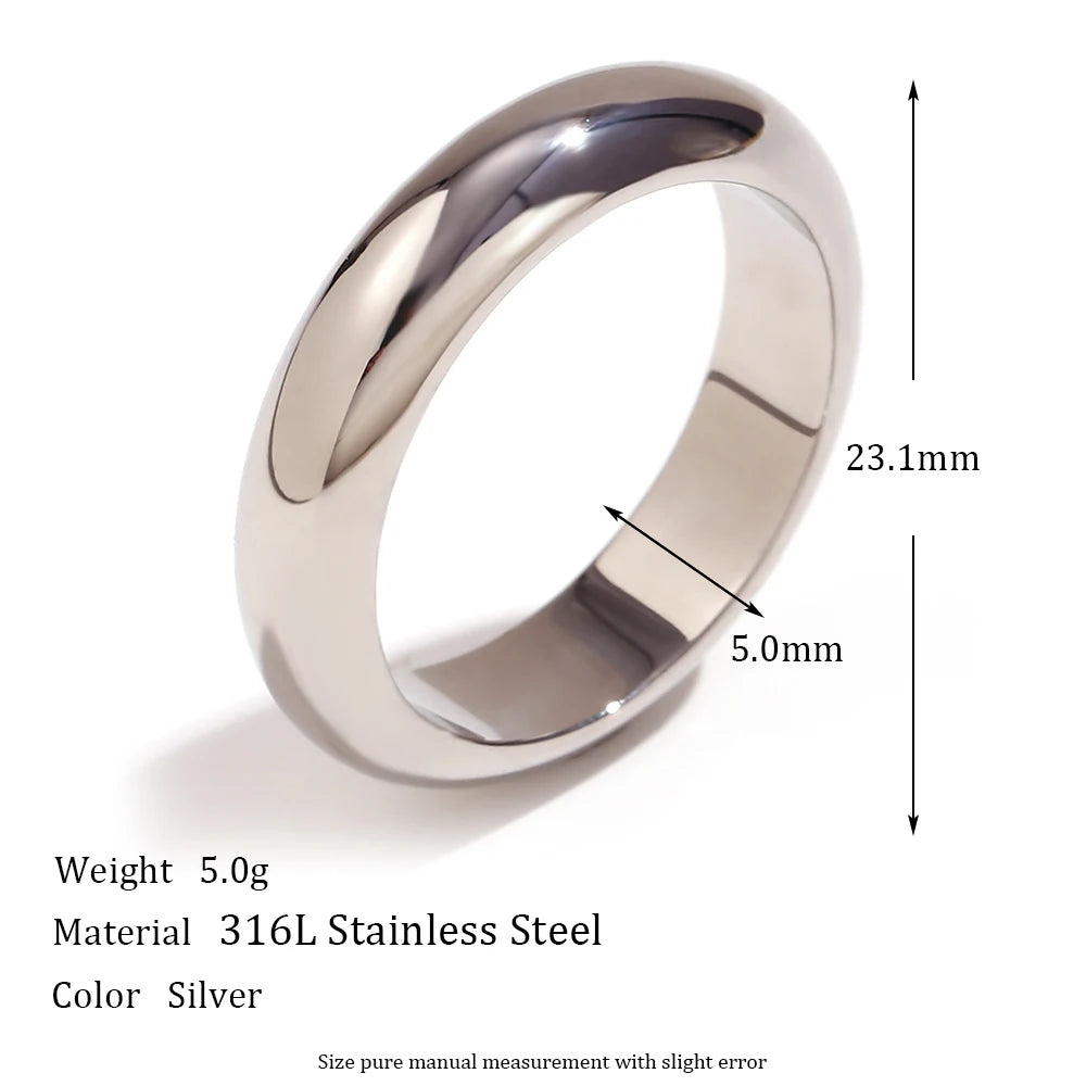 Anillo de acero inoxidable chapado en oro resistente al agua de EBbelle: banda minimalista hipoalergénica para mujer