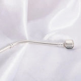 Pulsera de plata bañada en oro con dijes de moda: joyería elegante para mujeres