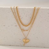 Elegante collar con colgante de mariposa y corazón con letras doradas de doble capa para mujer: regalo de joyería perfecto para bodas y fiestas