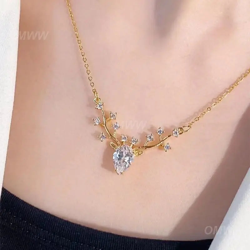 Collar con colgante de doble mariposa: elegante cadena de clavícula en capas para mujer