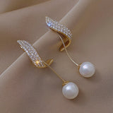 Geometric Irregular Pearl Stud Earrings – Modern Minimalist Design for Elegant Style