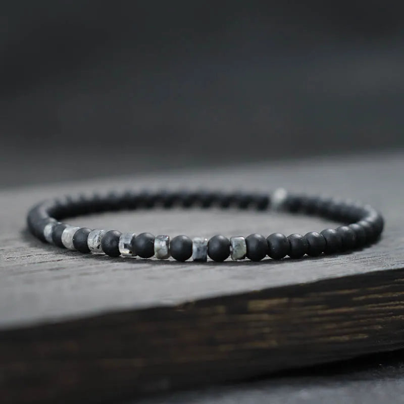 Pulsera de cuentas de piedra natural: accesorio elegante y significativo para hombres