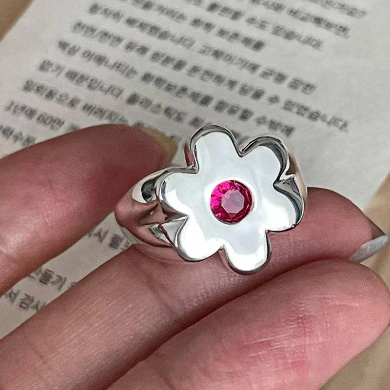 Anillo minimalista con borlas de flores: elegante joyería geométrica para mujer