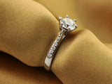 Anillo de compromiso de lujo de seis garras en plata de ley 925: elegante joyería con diamantes de imitación