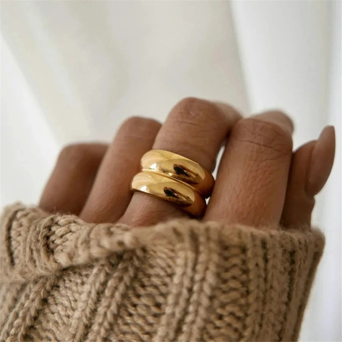 Anillo nupcial de acero inoxidable bañado en oro de 18 quilates: alianza de boda elegante e hipoalergénica