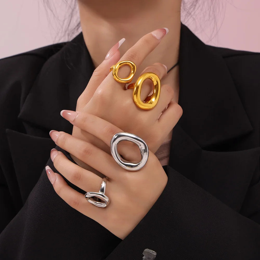 Anillo hueco ovalado chapado en oro de acero inoxidable 316L: anillo llamativo de lujo para mujer, resistente al agua y duradero