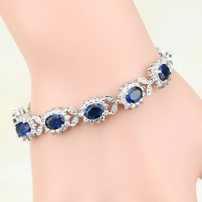 Elegante pulsera con dijes geométricos: moderna y versátil para cualquier ocasión