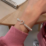 Pulsera con dije de corazón vintage en plata de ley 925: joyería elegante y atemporal para mujeres