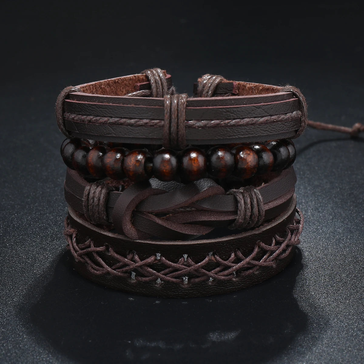 Pulsera clásica de cuero con dijes para hombre: diseño elegante y duradero