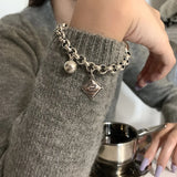 Pulsera con dije de corazón vintage en plata de ley 925: joyería elegante y atemporal para mujeres
