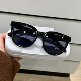 Elegant Large Frame Retro Sunglasses – UV400 Protective Shades for Men & Women