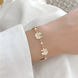 Sweet Daisy Flower Charm Bracelet for Women – Trendy Minimalist Floral Aesthetic Jewelry for Weddings & Parties