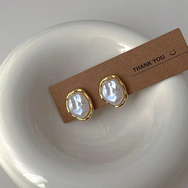 Geometric Irregular Pearl Stud Earrings – Modern Minimalist Design for Elegant Style