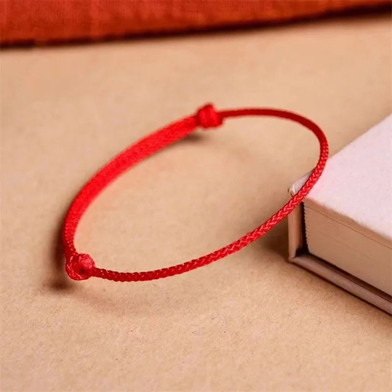 Pulsera de nudo de la suerte roja hecha a mano: brazalete de cuerda ajustable para mujeres y parejas