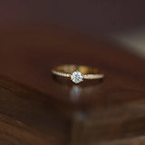 Anillo de circonita bañado en oro de 14 quilates y plata de ley 925 para mujer: exquisita alianza de boda con diseño geométrico
