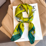 Pañuelo cuadrado de seda con estampado de caballos de lujo de 70 × 70 cm: elegante pañuelo de satén para mujer