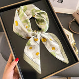 Pañuelo cuadrado de seda con estampado de caballos de lujo de 70 × 70 cm: elegante pañuelo de satén para mujer