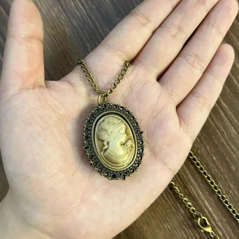 Vintage Oval Cameo Pocket Watch – Gold-Plated Resin Pendant with Quartz Movement