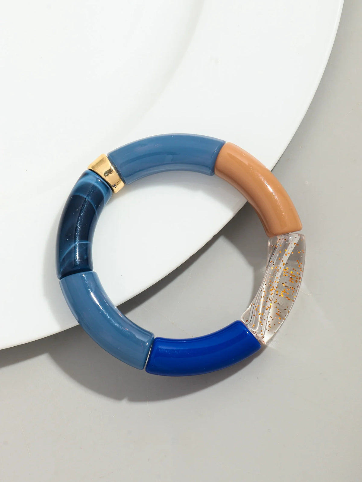 Pulsera de cuentas acrílicas bohemias para mujer: dije geométrico, moderna y liviana