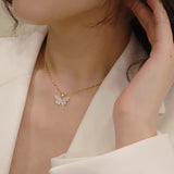 Elegante collar con colgante de mariposa: joyas de cristal brillante para mujer