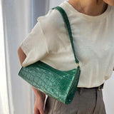 Fashionable Half Moon Shaped PU Handbag with Zipper Closure – Versatile and Stylish Women's Bag