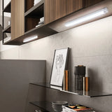Luz nocturna LED con sensor de movimiento: lámpara inalámbrica recargable para gabinetes y escaleras