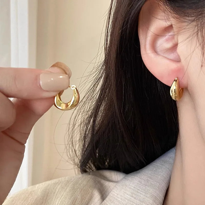 Pendientes de espiral retorcida retro con diseño llamativo: pendientes de acero inoxidable dorado para mujeres y niñas