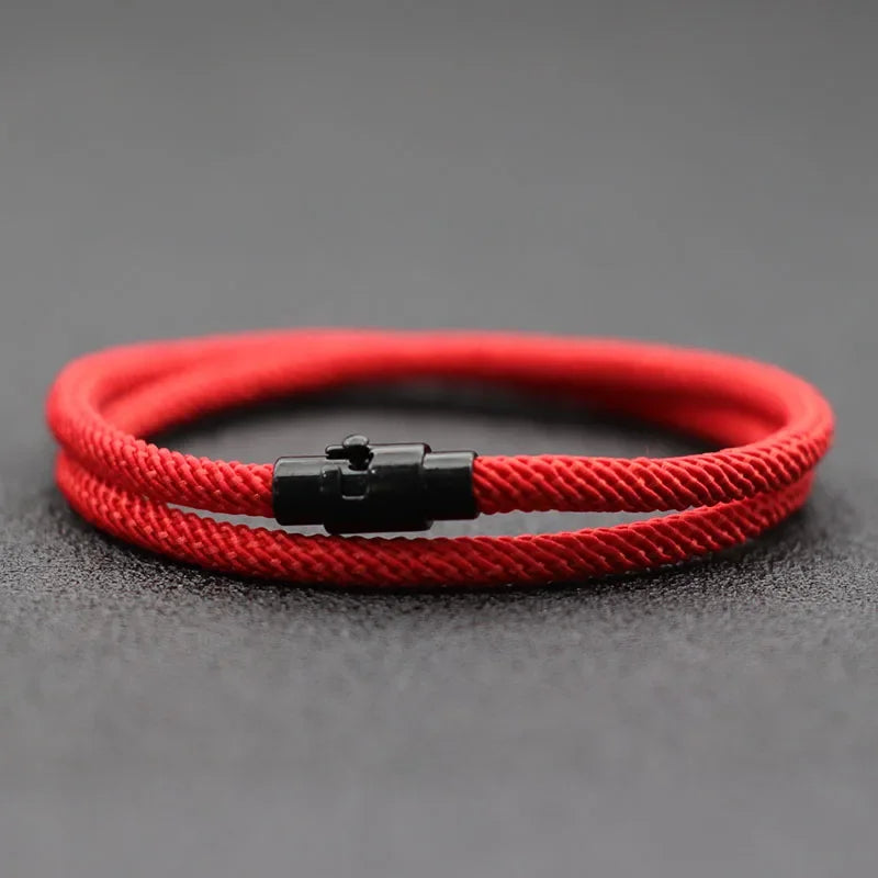 Pulsera de hilo rojo para hombre con cierre magnético: accesorio elegante y significativo